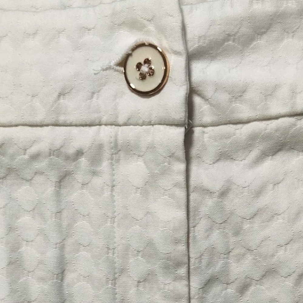 Crown & Ivy Shelby Scallop White Textured Shorts Womens 16 NEW
Preppy Coastal - Picture 2 of 8